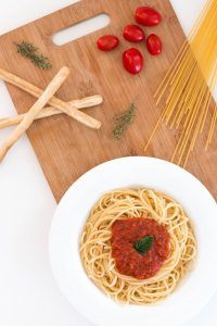 plate of spaghetti with sauce